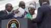 كاد يغمى عليه..رئيس ليبيريا الجديد يتعرض لوعكة صحية خلال حفل تنصيبه(فيديو)